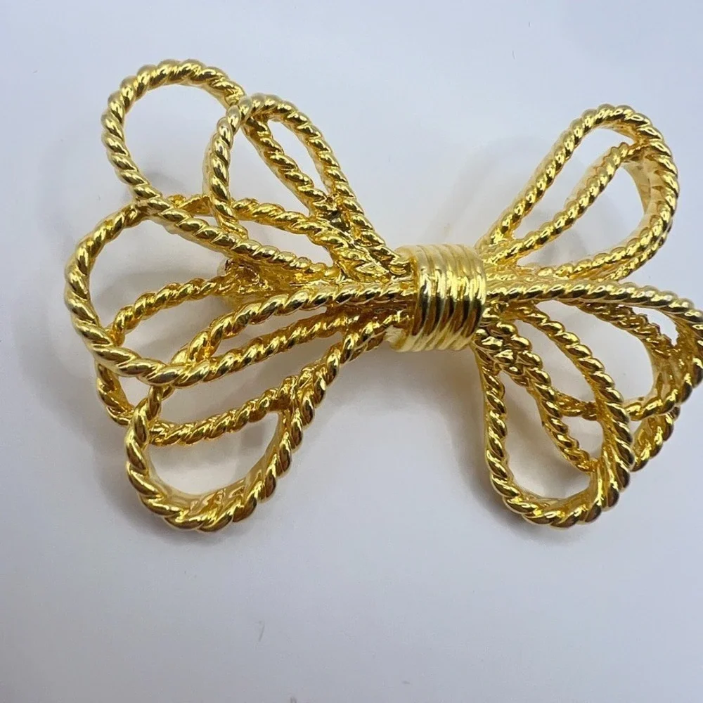 Coquette Gold Bow‎ Brooch – Vintage Rope Twist Style
